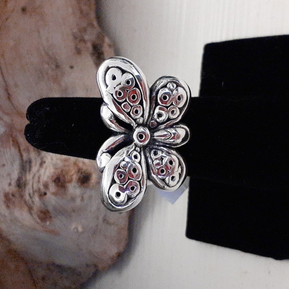 Jewelry - STERLING BUTTERFLY RING